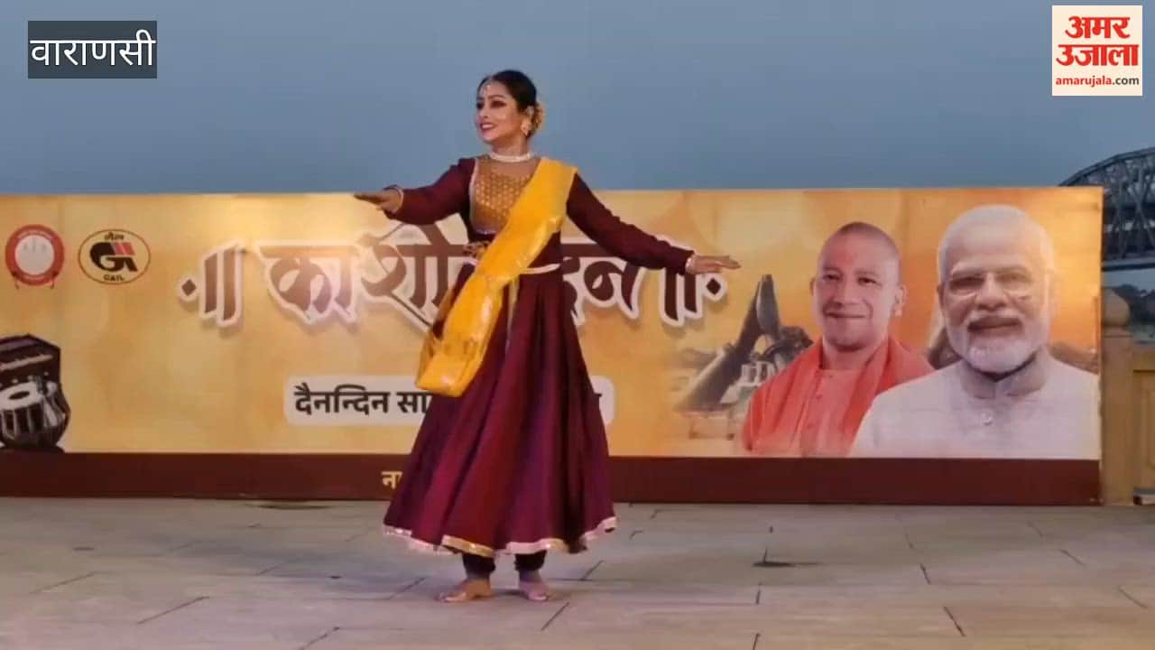Kathak Dance on the Banks of the Ganges Mesmerizes Tourists
