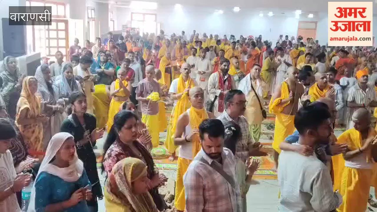 1100 young initiates donned the sacred thread amidst chanting of Vedic mantras