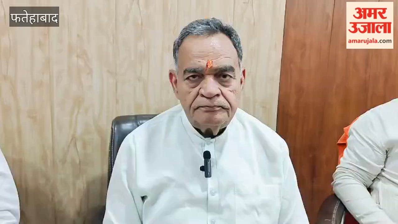 MLA Vinod Bhayana gave cheques to cow shelters