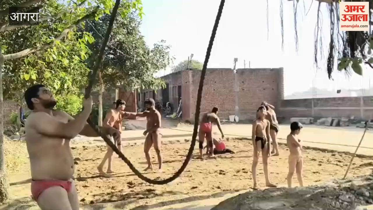 retired bank employees build an arena for wrestling with his own capital