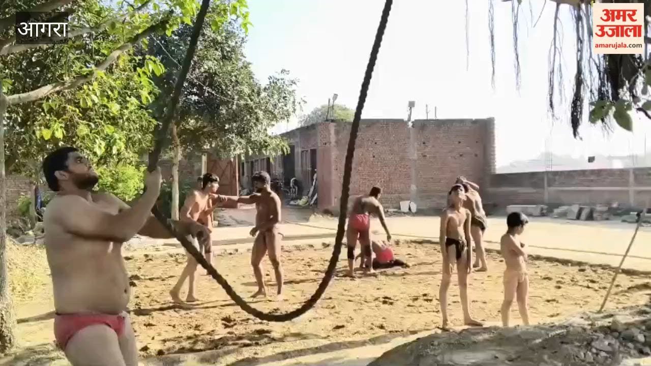 retired bank employees build an arena for wrestling with his own capital