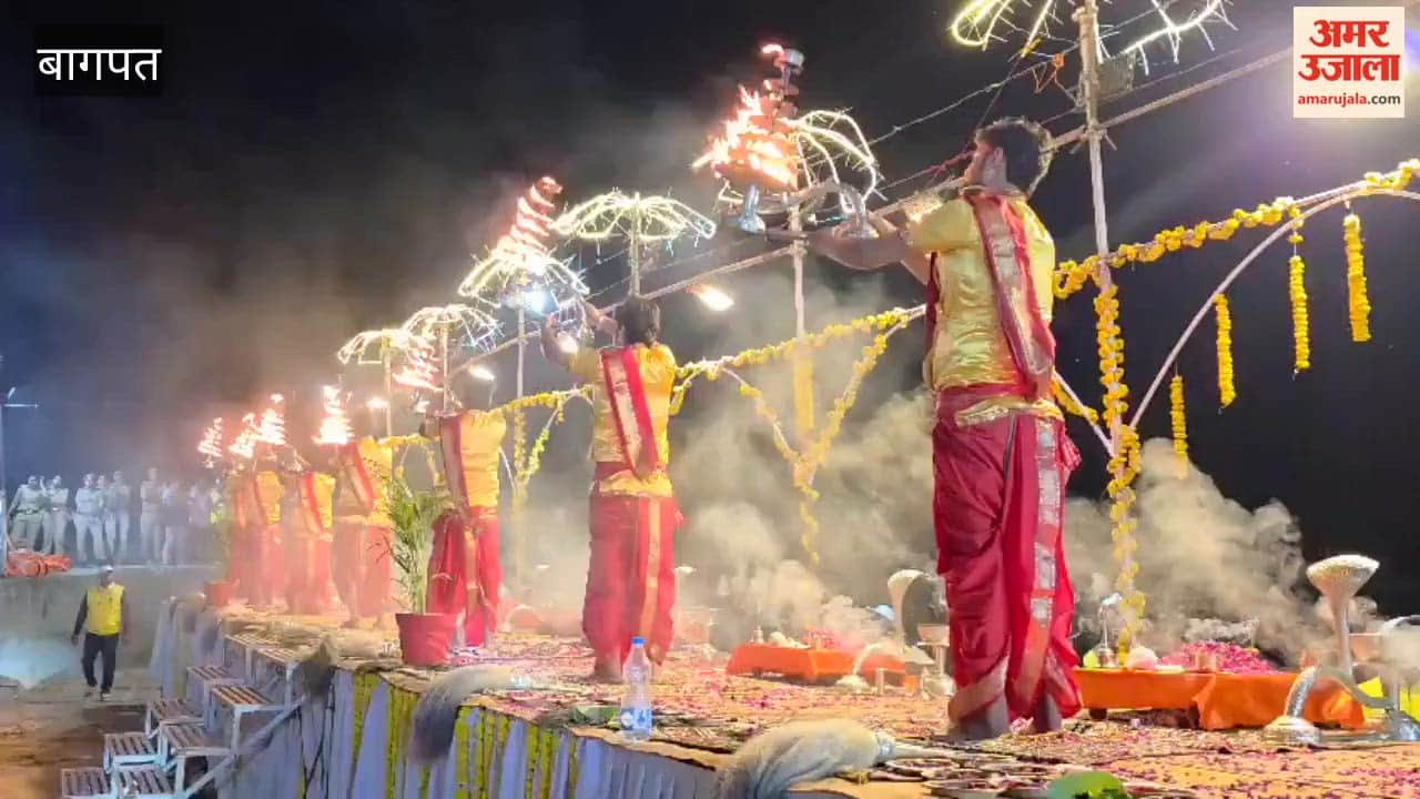 A Confluence of Devotion and Faith: The First-Ever Yamuna Maha Aarti Held at Pakka Ghat; Hundreds of Devotees Bear Witness.