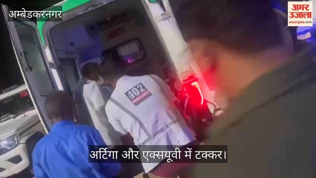 अंबेडकरनगर में अर्टिगा और एक्सयूवी में टक्कर; एक की मौत, 9 लोग घायल