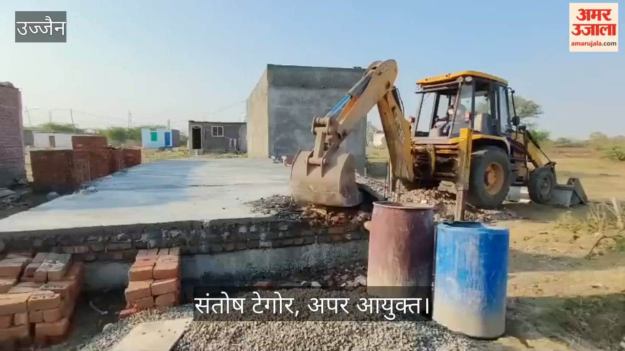 corporation's bulldozer again runs on encroachment Simhastha area, action is underway remove 6 houses.