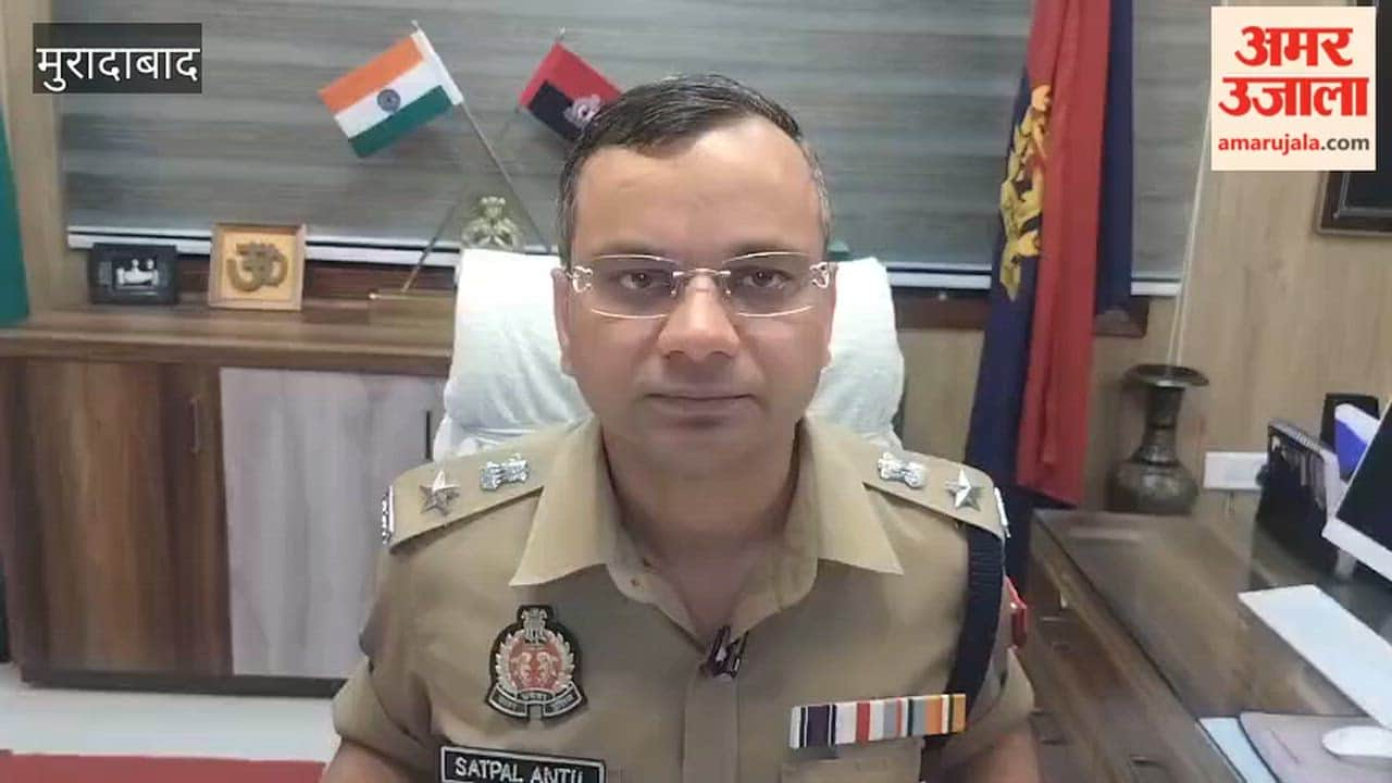 Moradabad, parents were stabbed to death in front of their children