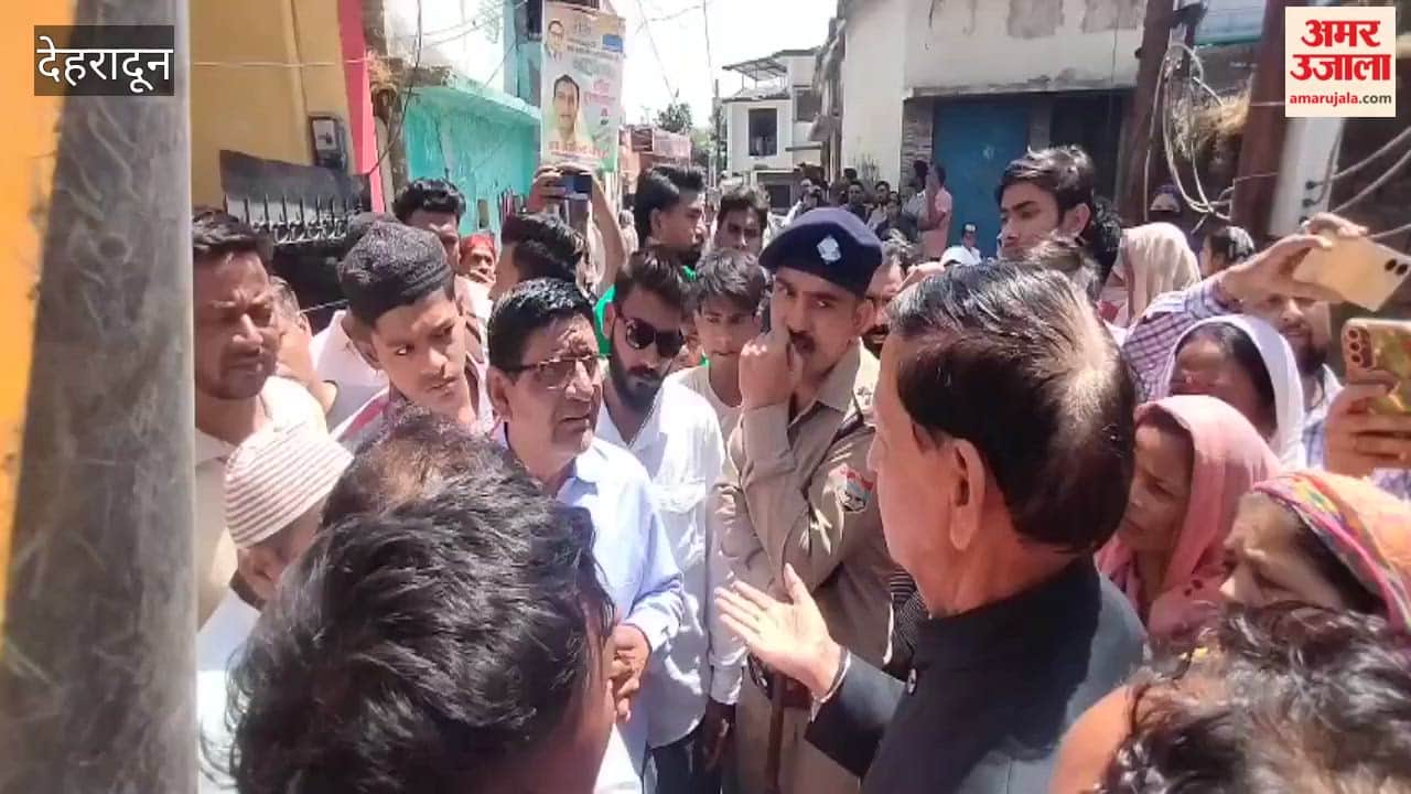 Dehradun: Residents Oppose Municipal Corporation and Police Team Sent to Demolish Community Hall and Toilets