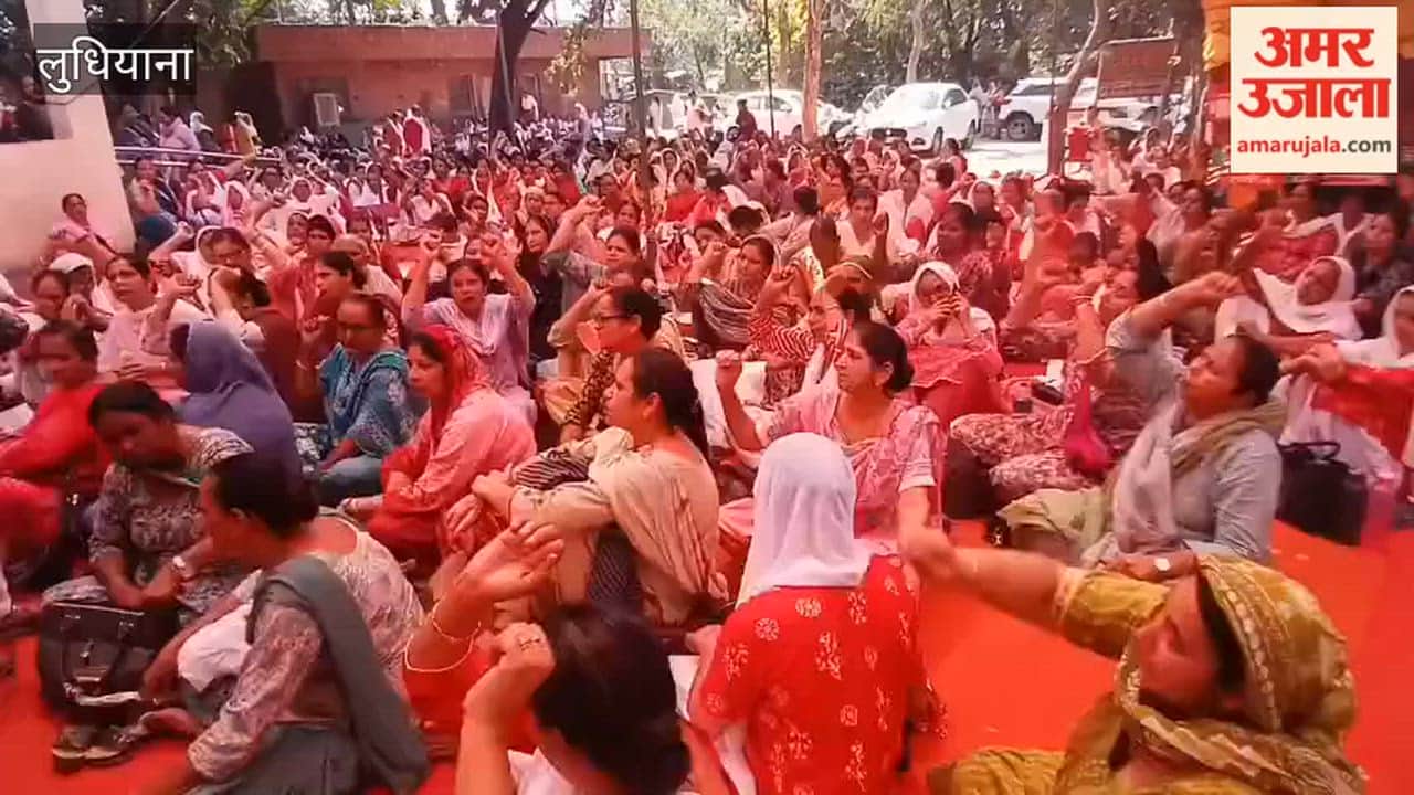 Anganwadi workers staged a protest in Ludhiana.