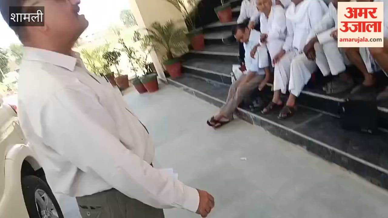 Shamli: Pensioners demonstrated at Collectorate, submitted memorandum regarding 10-point demands