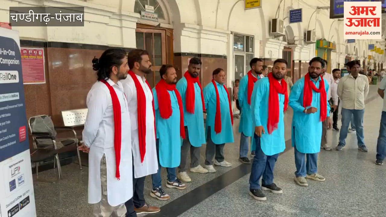 Message of Digital Ticketing Conveyed Through Street Plays at Stations in the Firozpur Division