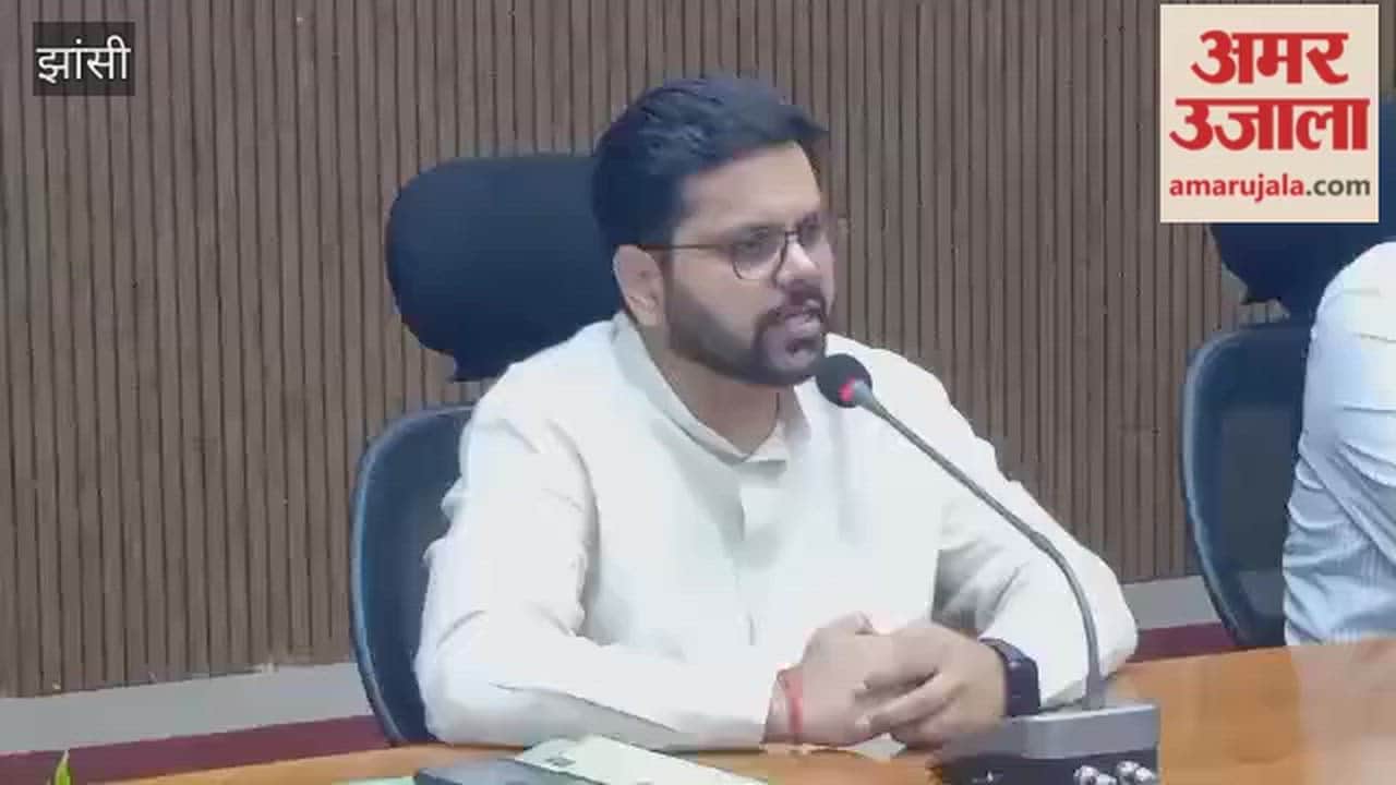 The new District Magistrate stated that solving public problems is a priority.