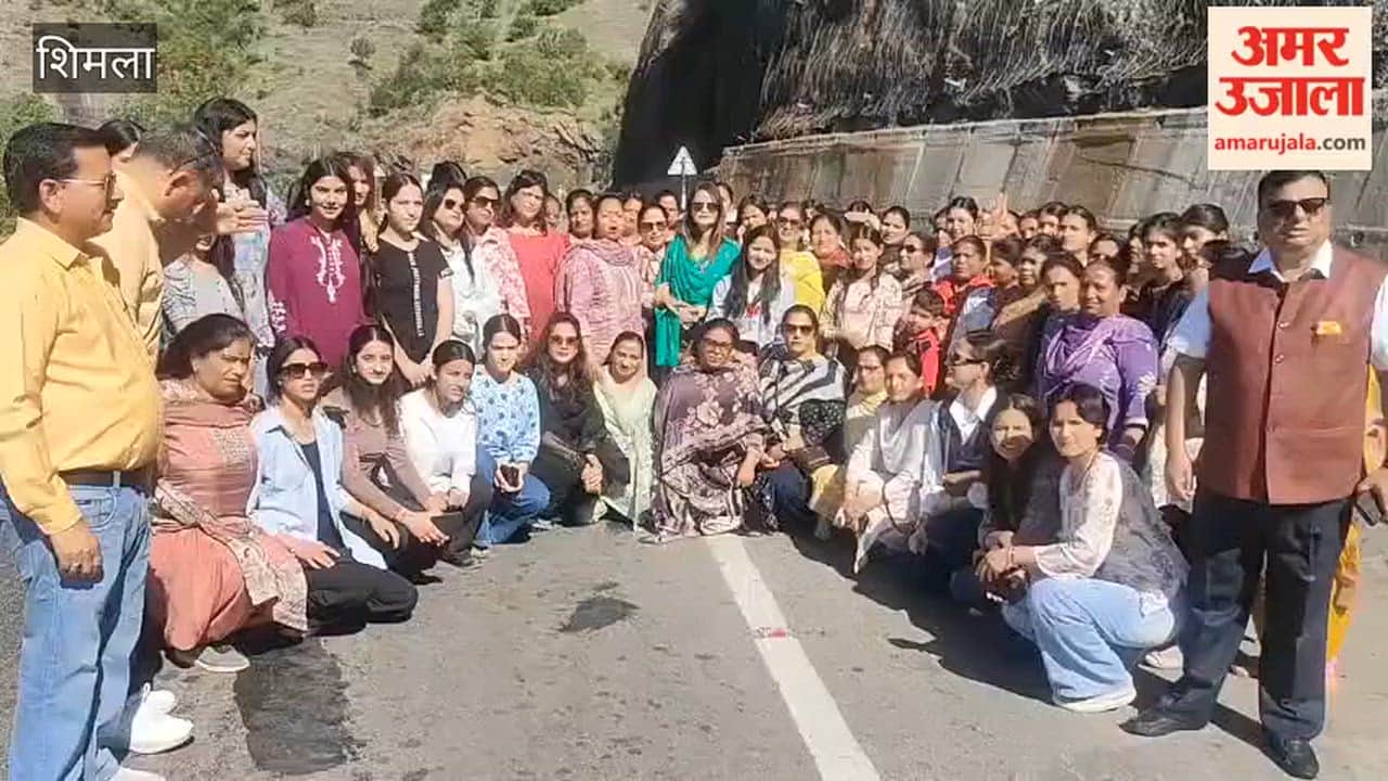 Video: Dozens of women depart from Solan for the Jan Akrosh Rally