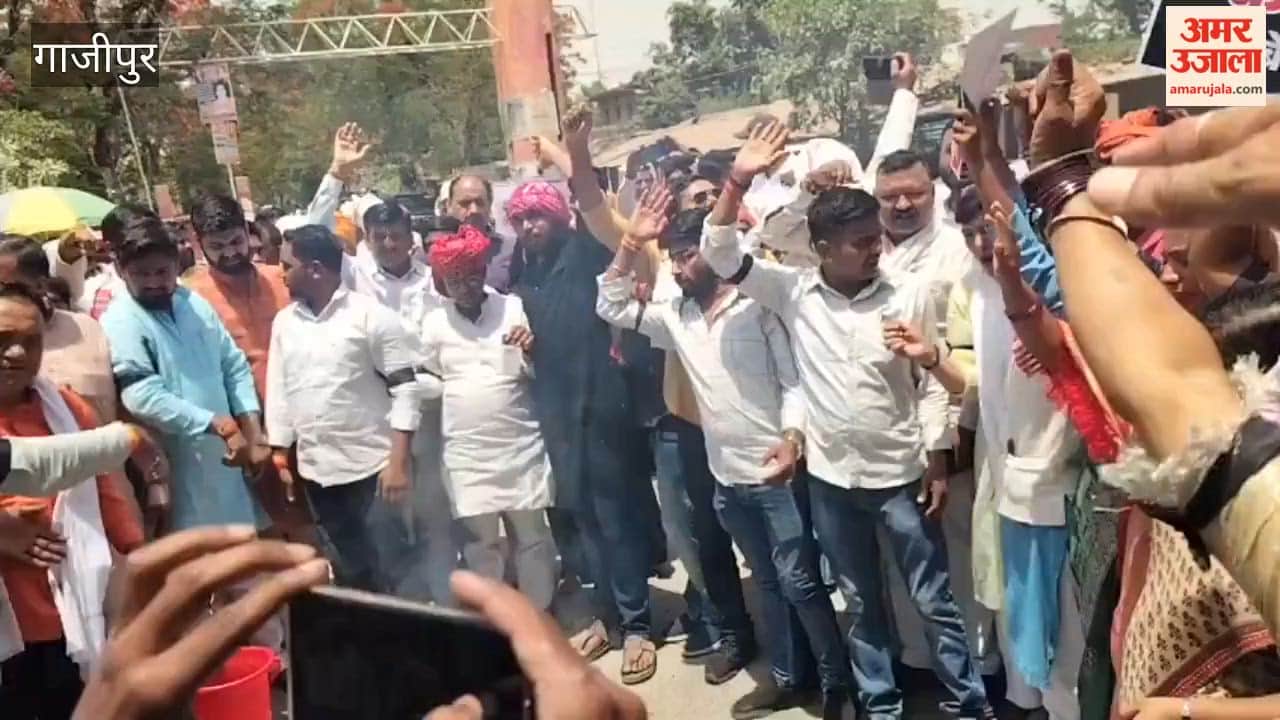 BJP Members Burn Effigies of Opposition Parties Down with Slogans Raised