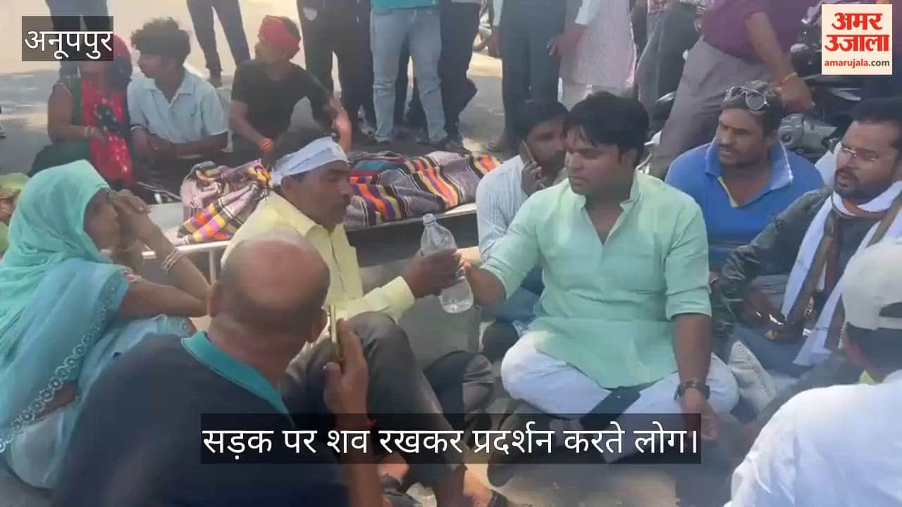 The young man committed suicide and his family protested by placing his body on the road.