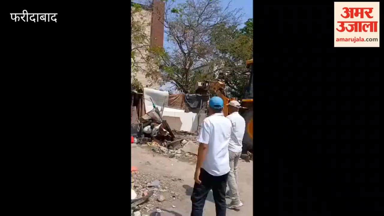 Action on encroachment in Sector 21C in Faridabad