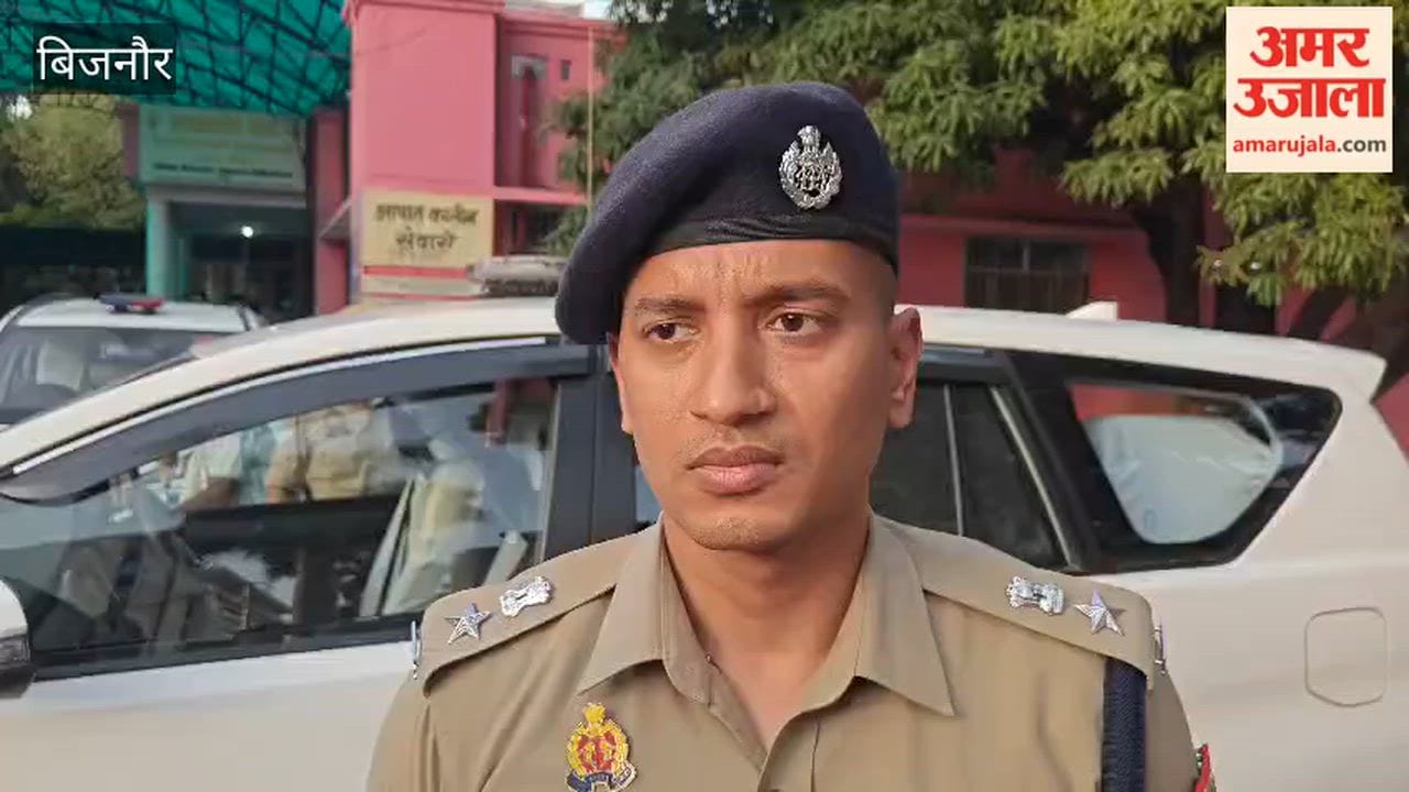 In Bijnor, a lover stabbed his girlfriend and also stabbed himself.