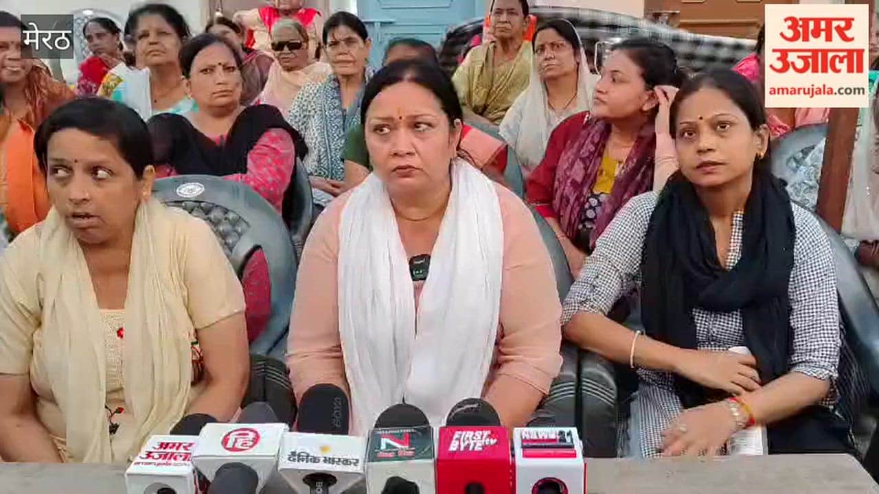 Women staging a sit-in protest at Central Market have made a major announcement, declaring that they will observe the 'Tehervi' for their self-respect, trust, and trade