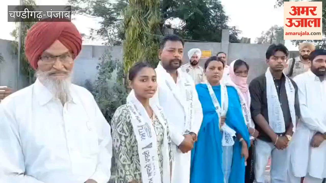 Congress Workers in Zira Join AAP