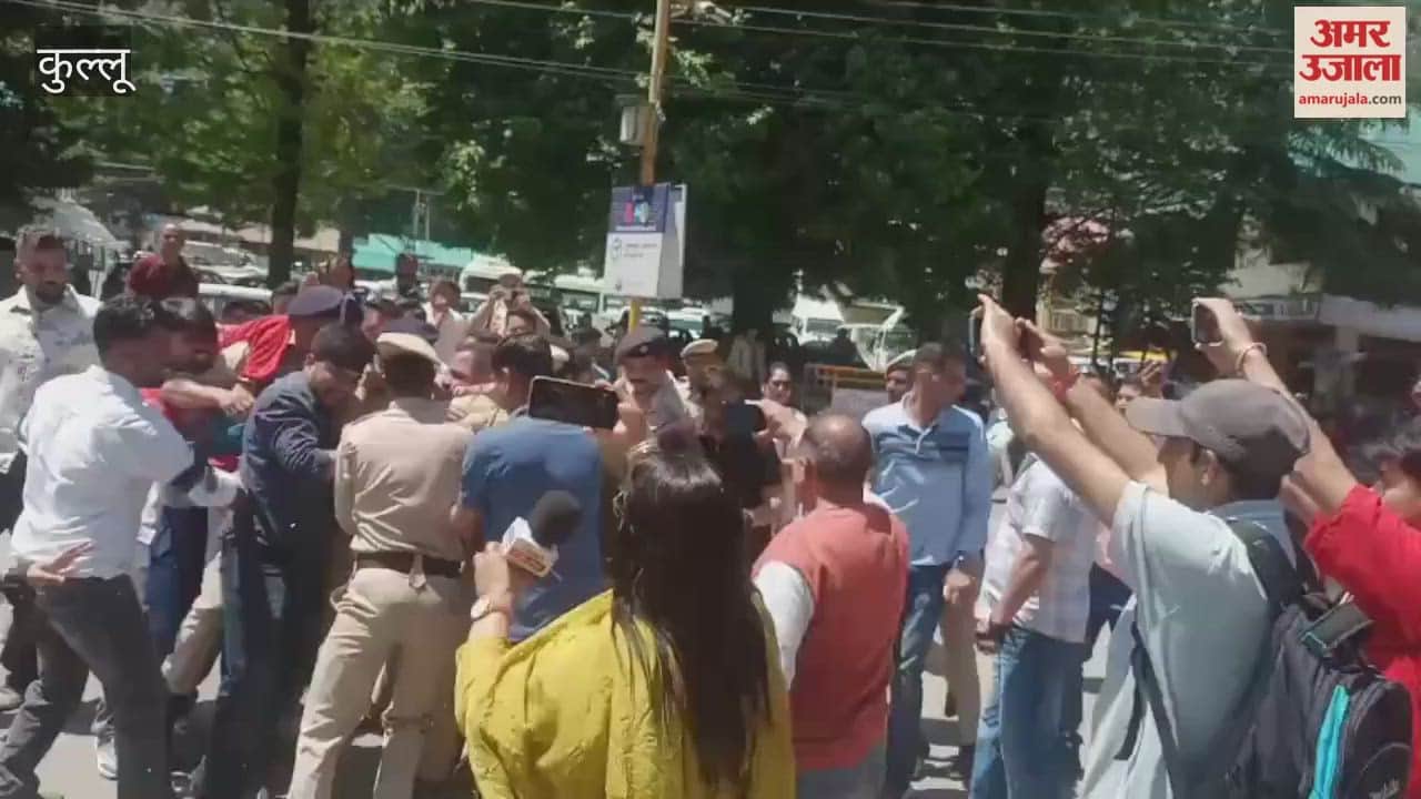 Kullu: BJP Mahila Morcha and BJP Yuva Morcha stage protest, raise slogans against the state government