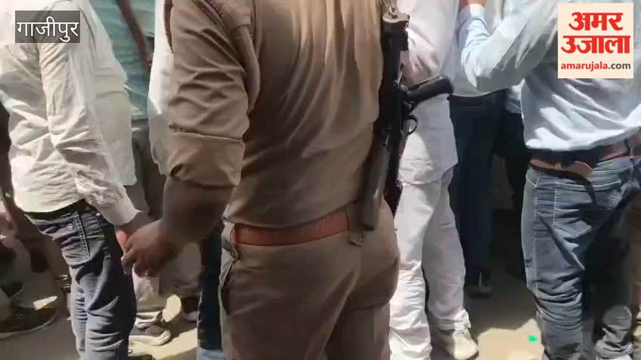 Stone pelting on SP delegation in Ghazipur's Katariya village