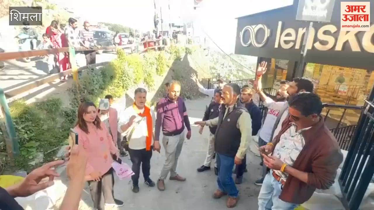 Shimla: Hindu Organizations Stage Protest Outside Lenskart Showroom in Sanjauli; Apply Tilak and Tie Kalava on Employees