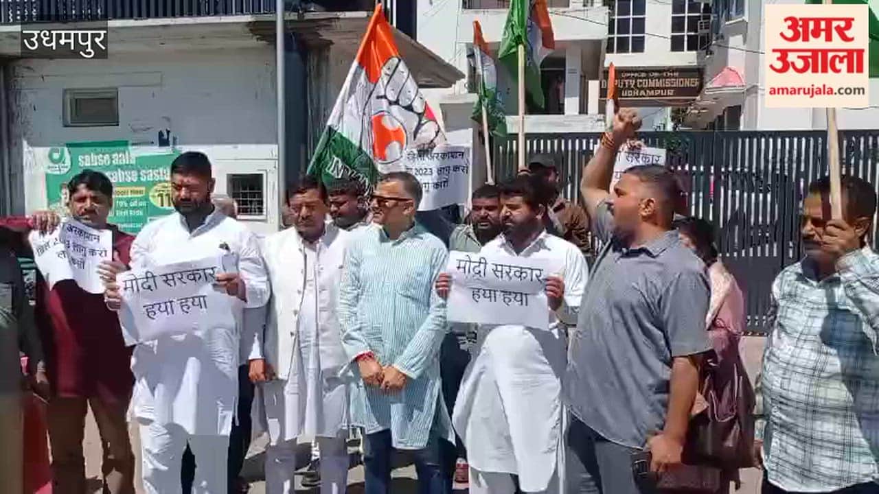 District Congress protests against Women's Reservation Bill, slogans raised outside DC office