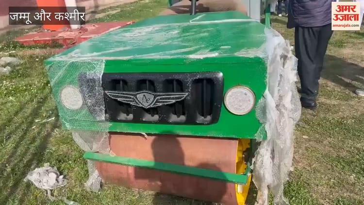 Kashmir: शोपियां के बटपोरा स्टेडियम में क्रिकेट टर्फ निर्माण तेज, खिलाड़ियों को मिलेगा आधुनिक मैदान