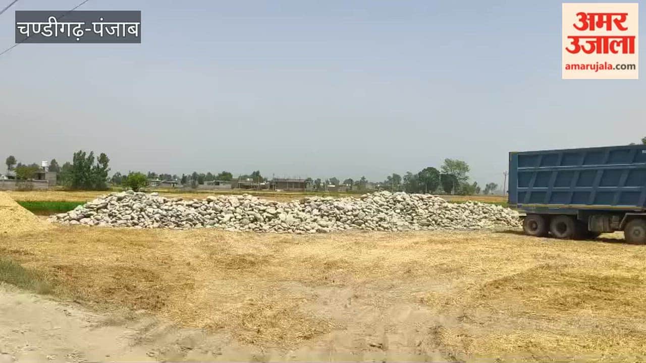 Work has commenced on creating notches in the Sutlej River at Tendi Wala, adjacent to the Hussainiwala border.
