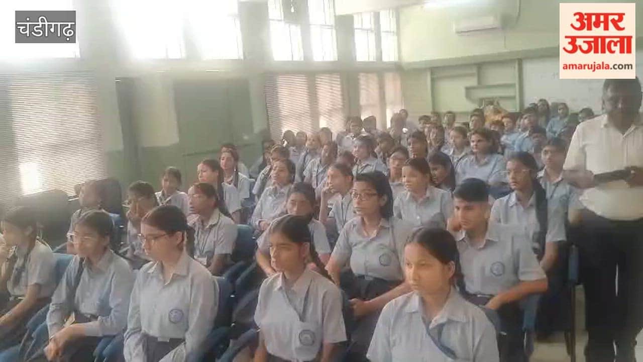 'Police Ki Pathshala' Organized at a School in Sector 16, Chandigarh