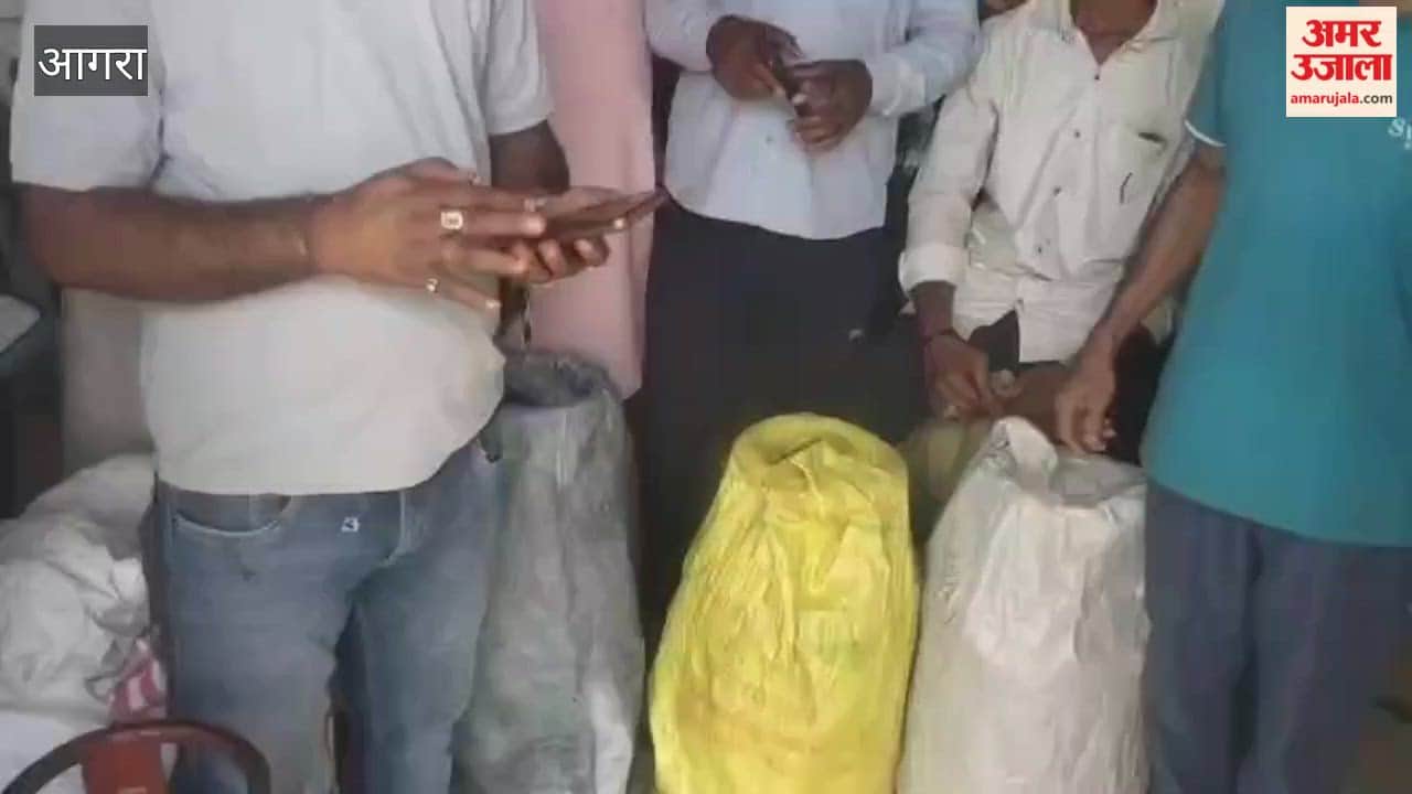 Uproar at Gas Agency in Nandgaon in Mathura