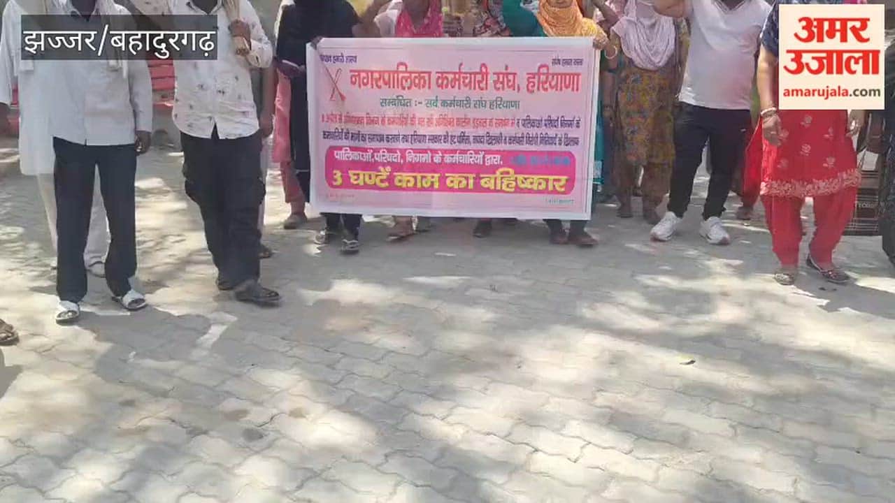 Cleaning workers protested for the second day also regarding their demands.