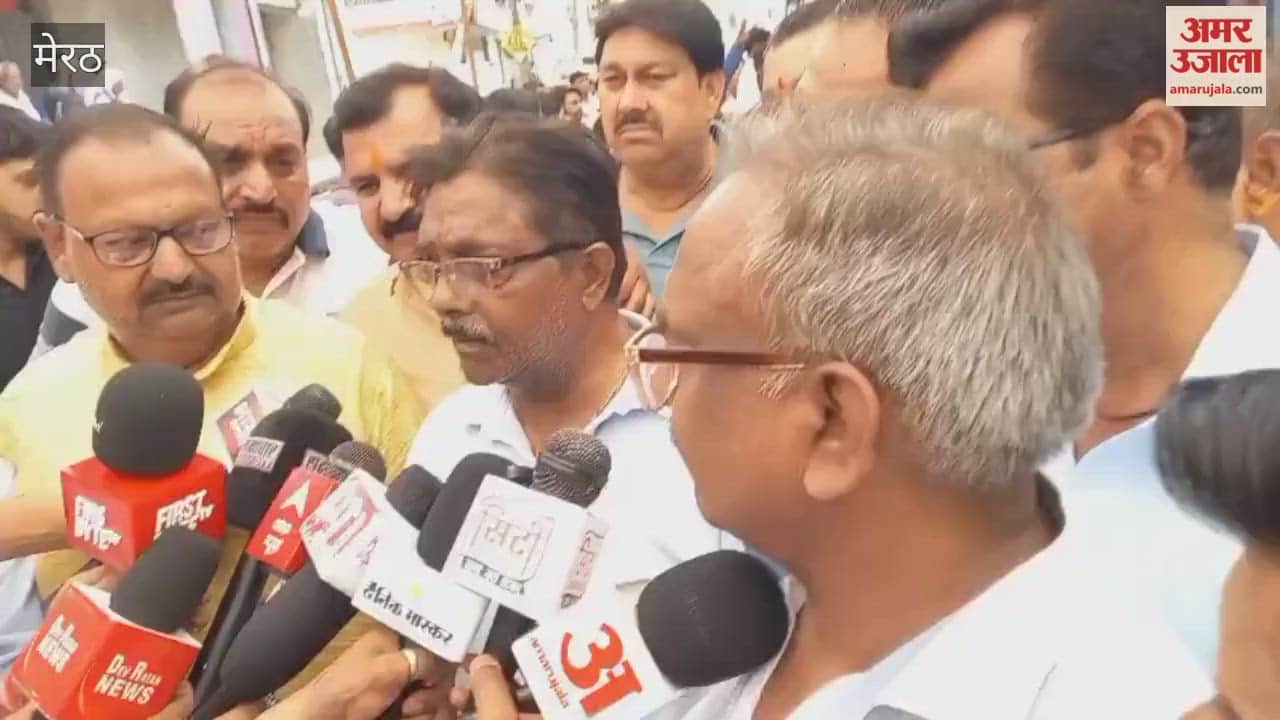 Meerut: Traders surround MP Arun Govil in protest in Meerut