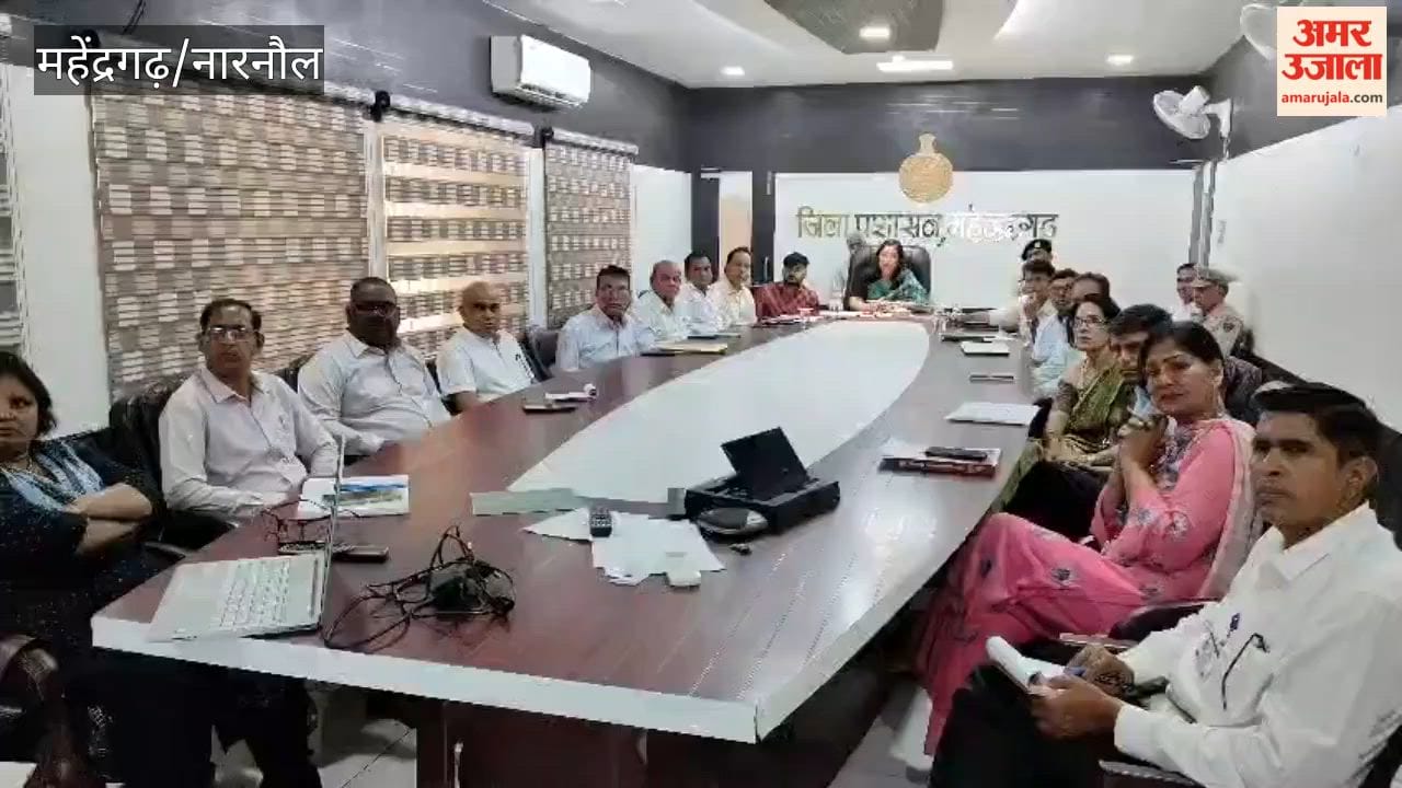 Narnaul DC Anupama Anjali briefed CM Saini on the arrangements for the NEET examination