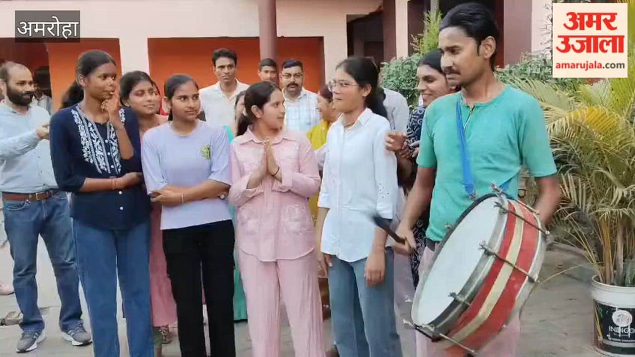 Students included in Amroha district top-ten list danced beats of dhol