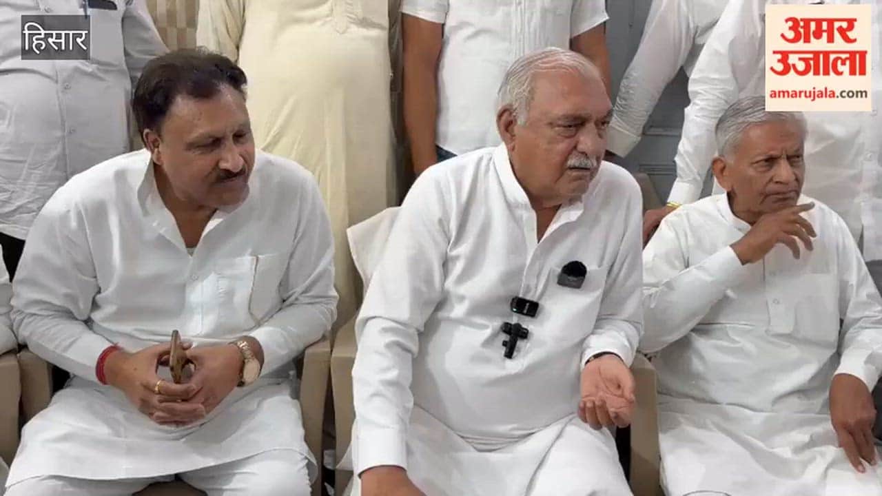 Leader of the Opposition Chaudhary Bhupinder Singh Hooda arrived in Hansi and stated that less than 20 percent of the produce has been lifted from the mandis so far, leaving farmers and commission agents distressed.