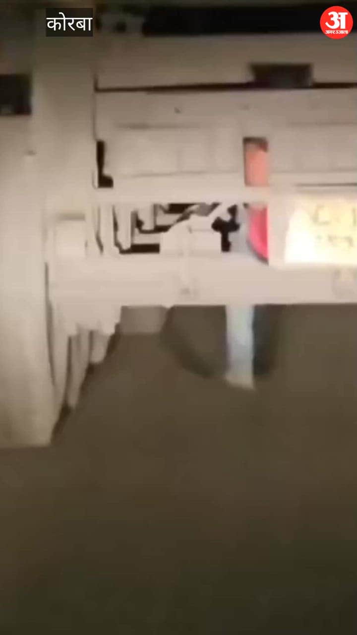 Video of young man traveling sitting under a trailer in Korba goes viral