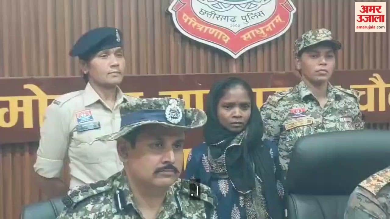 Rewarded woman Naxalite Urmila surrenders in Chhattisgarh