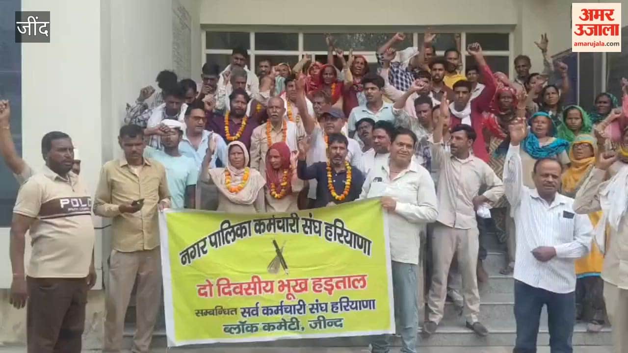 Sanitation workers angry with the government expressed their anger