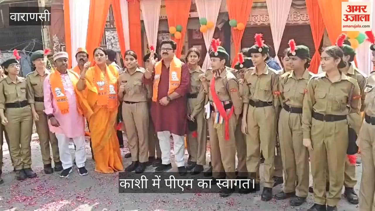 NCC Cadets and BJP workers accorded a rousing welcome to the PM