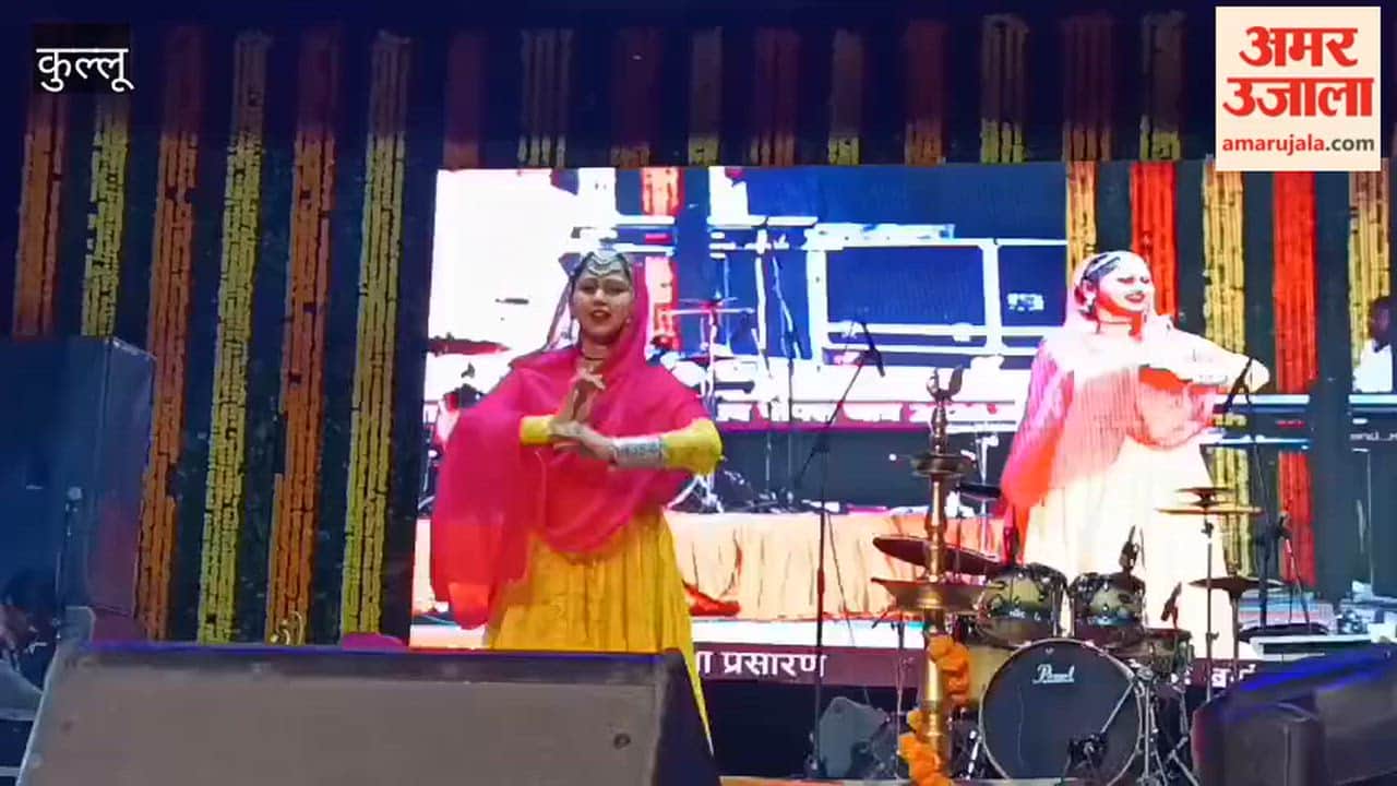 Kullu: Audience Grooves to the Songs of Thakur Das Rathi at the First Cultural Evening