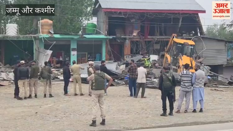Kashmir: नशे के कारोबार पर सख्त कार्रवाई, NH-44 पर चला बुलडोजर