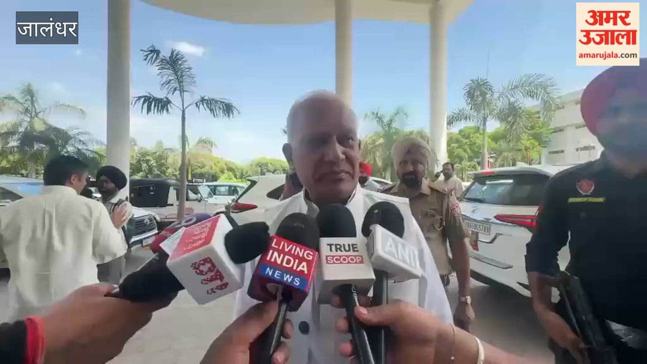 Minister Barinder Goyal, attending your meeting, stated: "It is those who leave the party who suffer the loss."