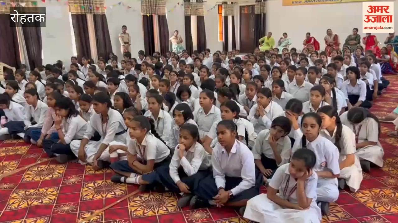 Female Students Learn Traffic Rules at Police Workshop in Rohtak