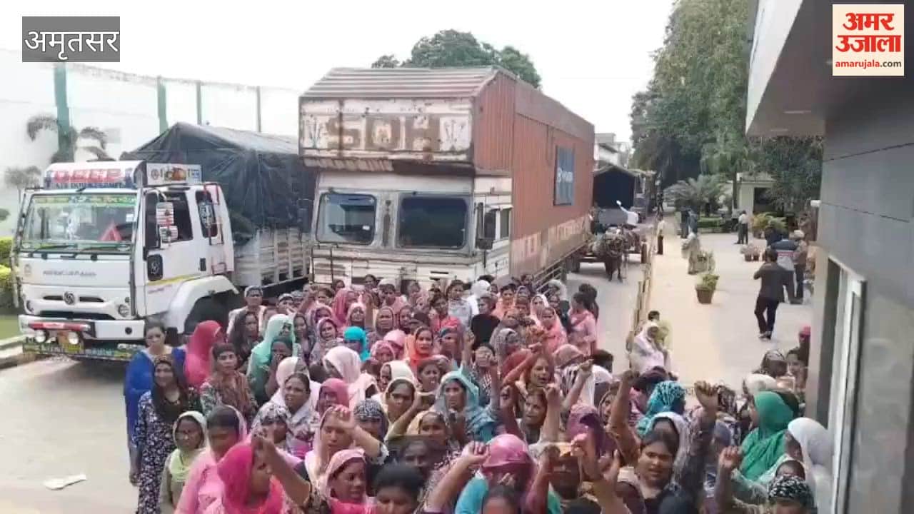 Strike by female workers continues outside the Khasa factory in Amritsar