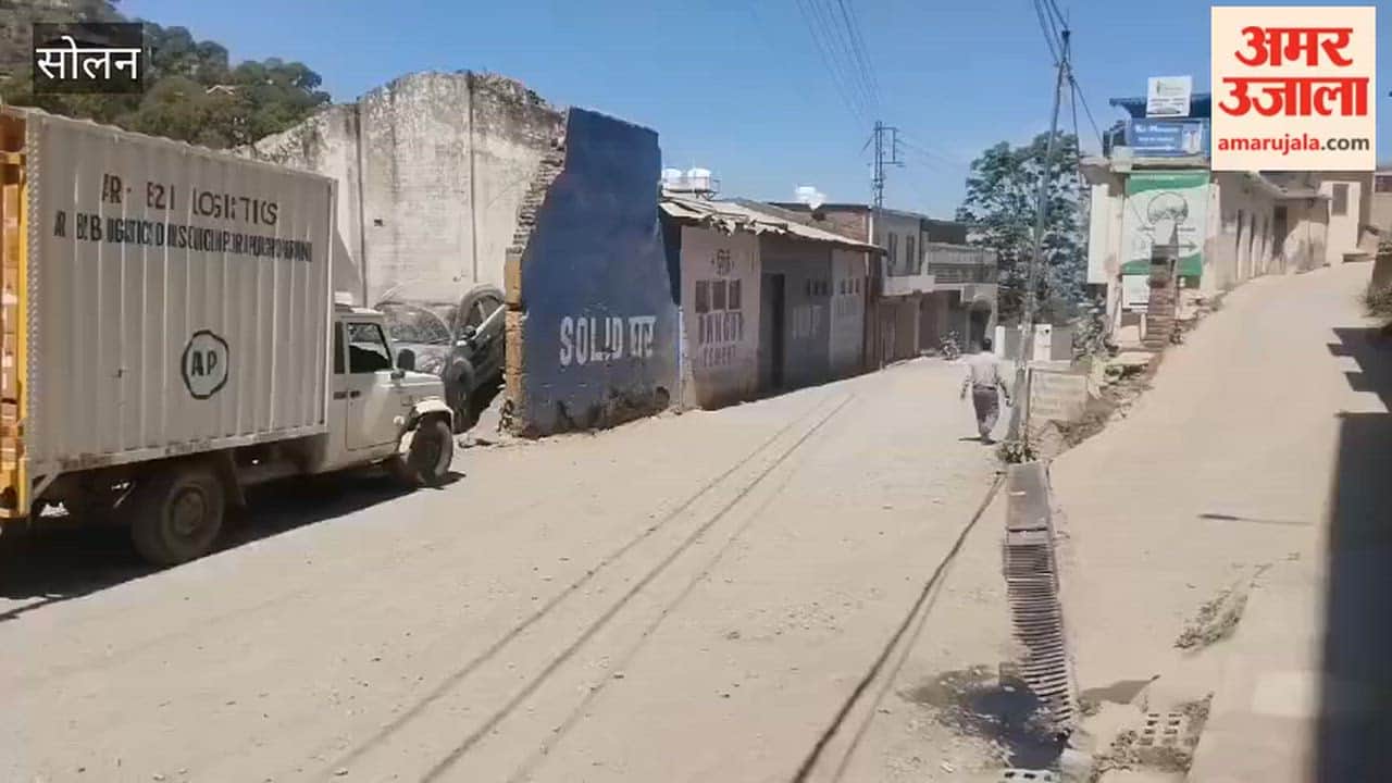 Solan: Taring work on the Dharampur-Subathu road halted due to a shortage of bitumen