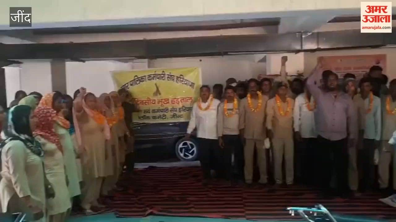 Sanitation workers started a hunger strike due to government's negligence.