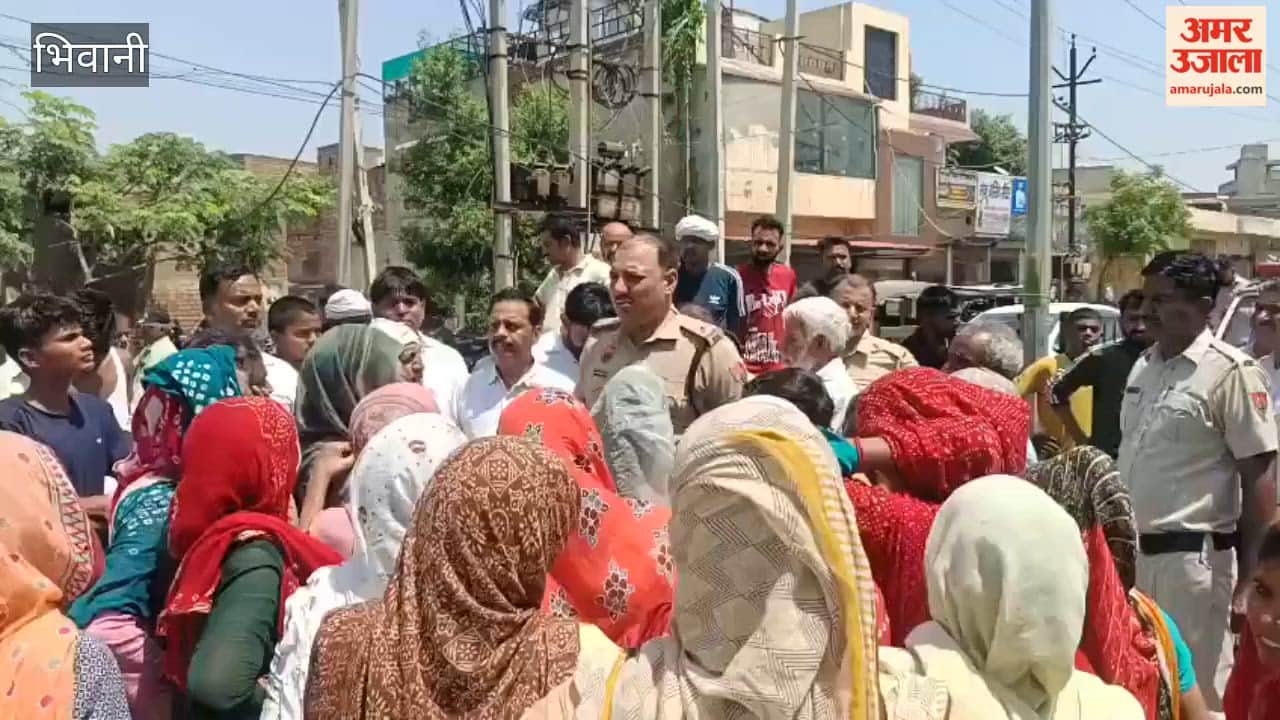 People angry over drinking water shortage blocked the highway.