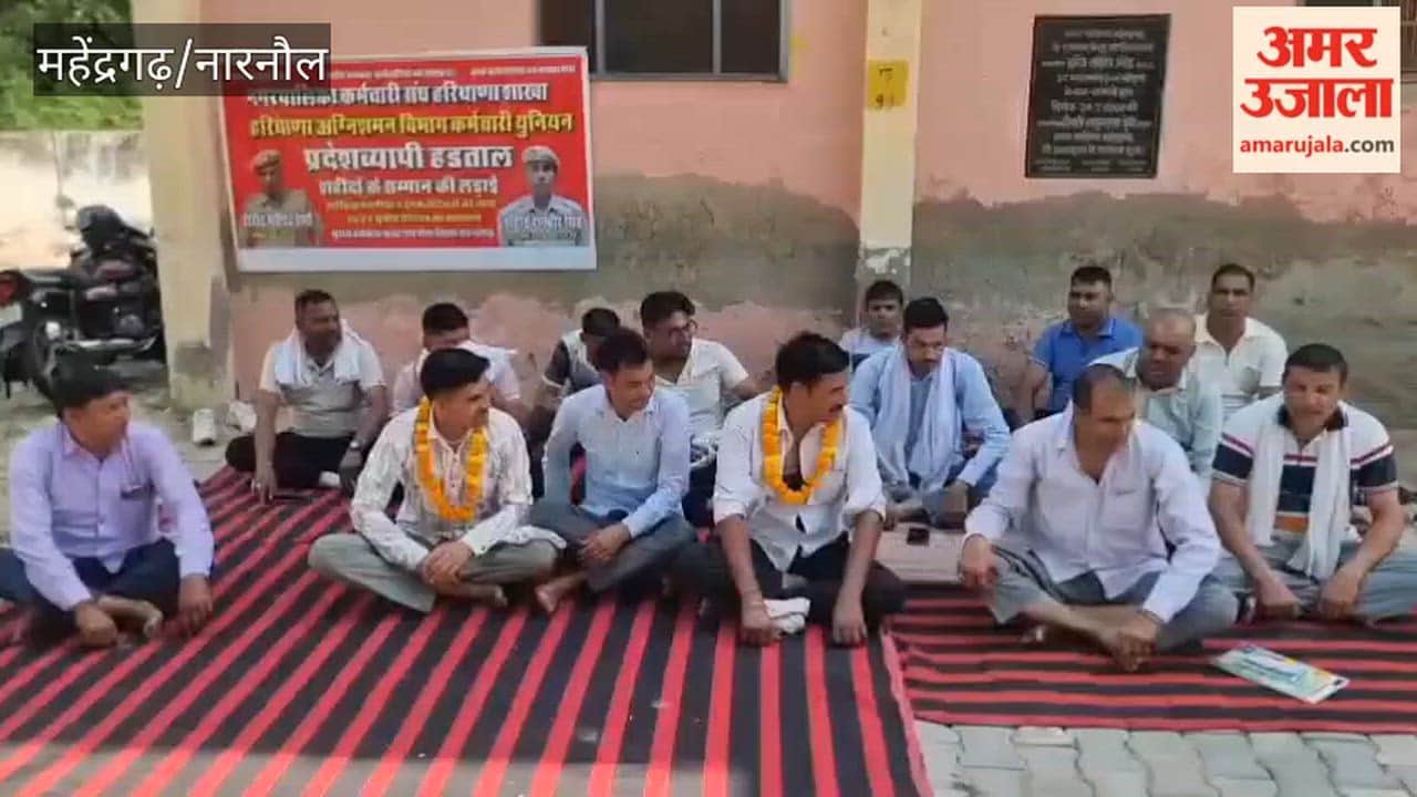 Safai Karamcharis started a two-day relay hunger strike over pending demands.