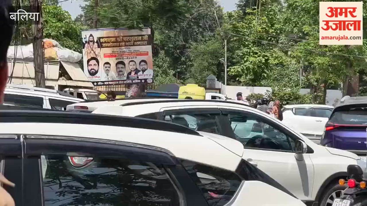 City Gripped by Traffic Jams Due to Railway Crossing Closure Four Ambulances 12 School Buses Crawl Alongc