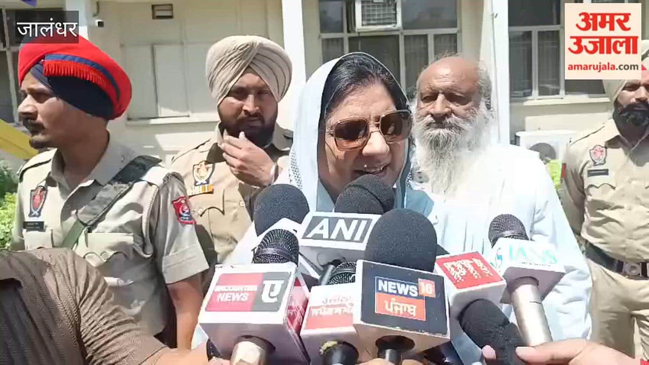 Nakodar MLA Inderjit Kaur Arrives at Jalandhar Meeting