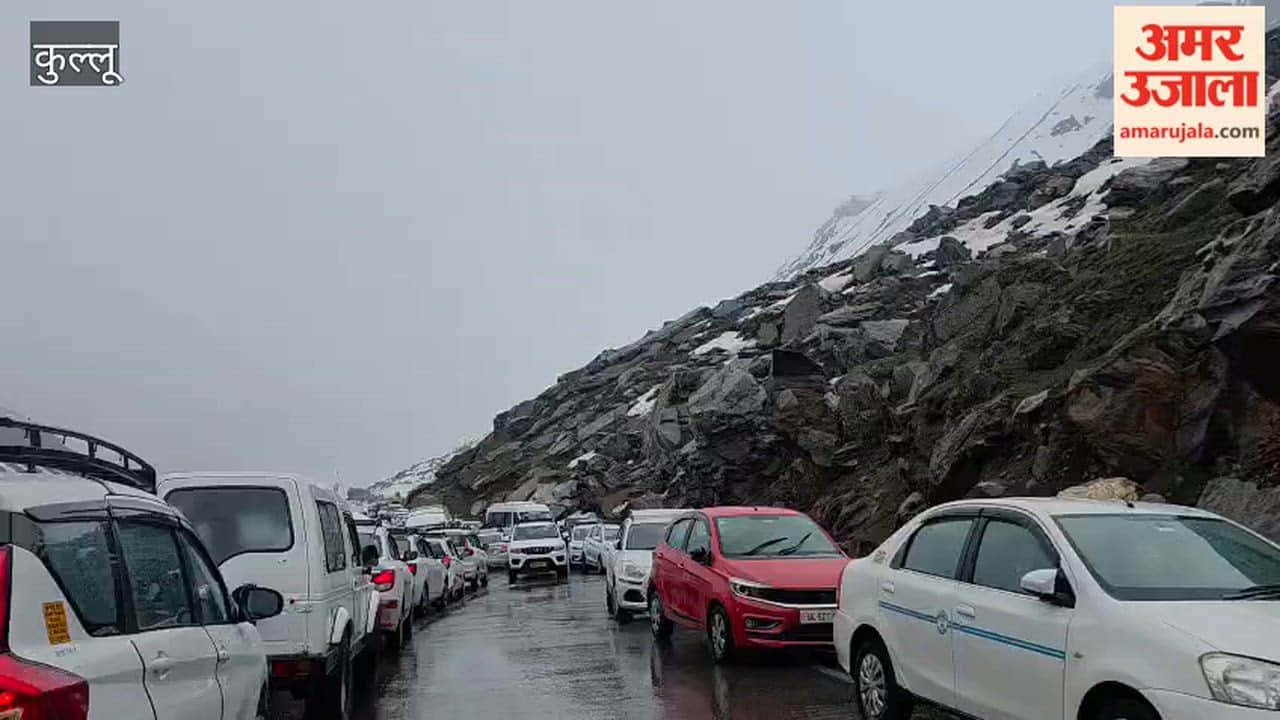 Kullu: Snowfall in the mountains, rain in Kullu-Manali